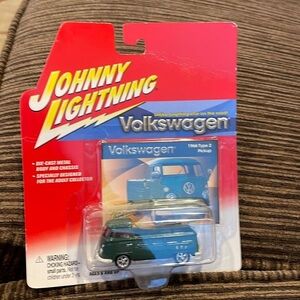 - RARE Johnny Lightning VOLKSWAGEN ~ 1966 Type 2 Pickup ~ MOC